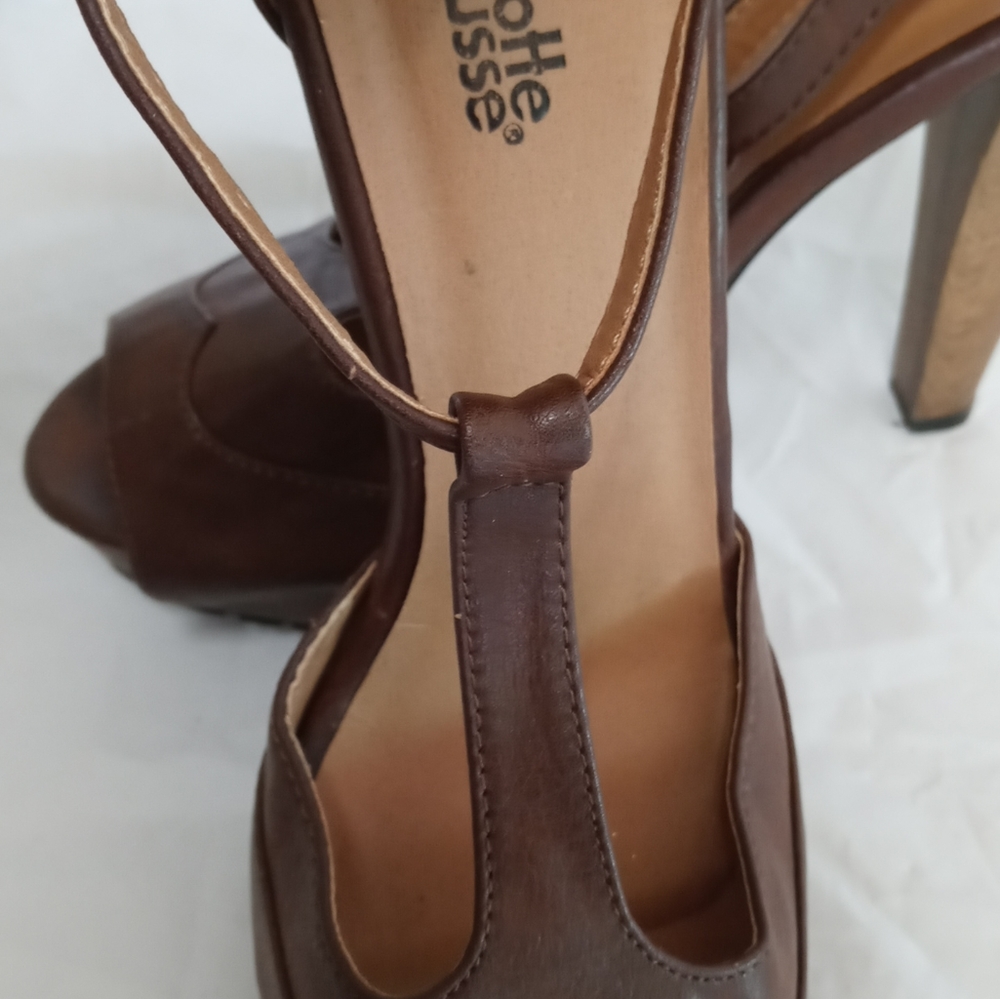 Size 8 1/2 charlotte Russ wood heels
